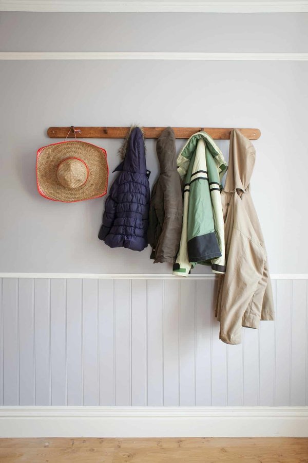 Pourquoi opter pour un porte-manteau mural en bois ?