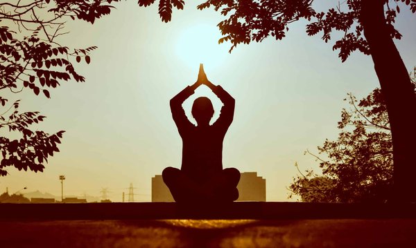 Quels sont les avantages de la pratique de la méditation pour la gestion de la douleur chronique et des maladies ?